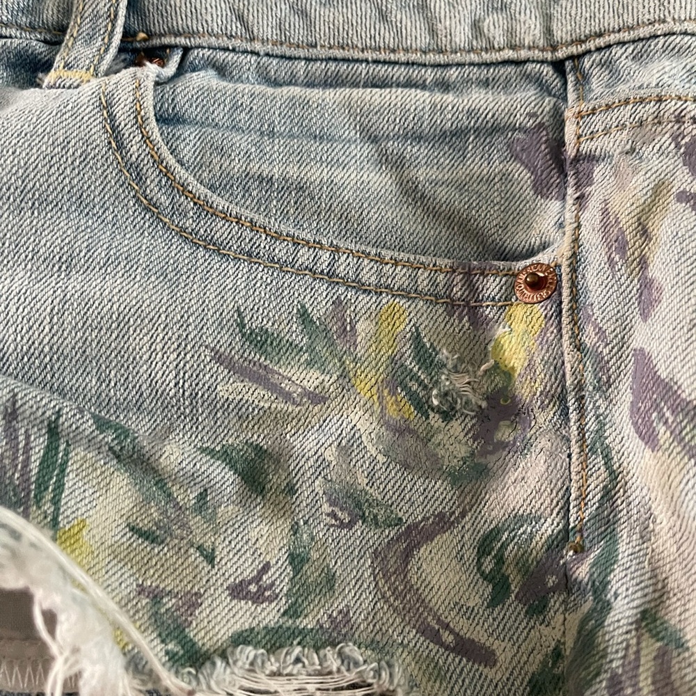 AE Light Floral Shorties - Picture 6 of 6